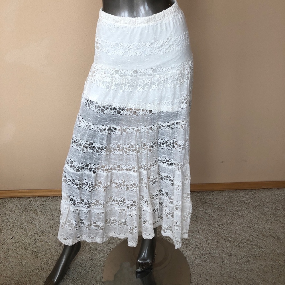 Brand new! Cream colored lace skirts ☀️
